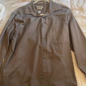 Grey Van Heusen button up dress shirt. Great condition only worn a couple times